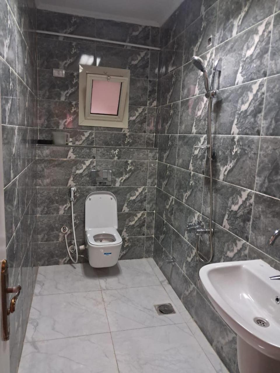 Modern Flat - 2 Minutes Walk Stars Heliopolis Apartment *